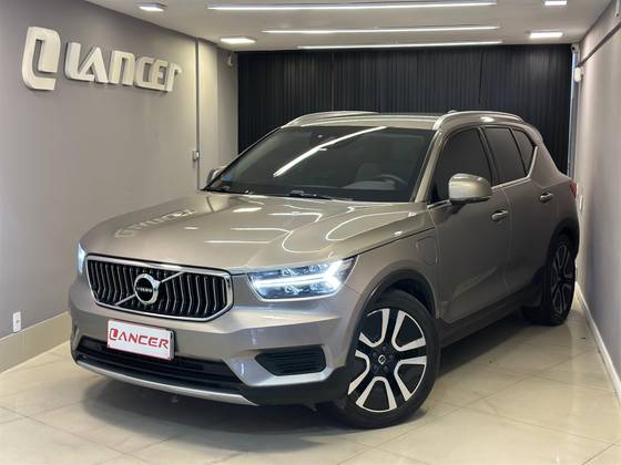 VOLVO XC40 1.5 T5 RECHARGE MOMENTUM GEARTRONIC